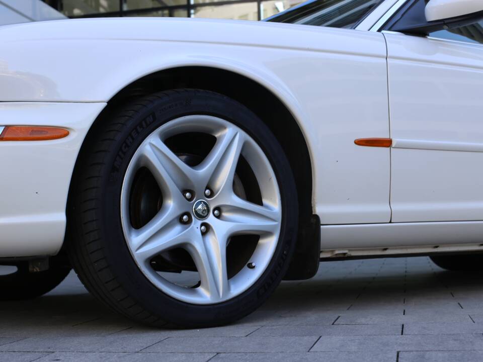 Imagen 8/77 de Jaguar XJ 8 4.2 (2005)