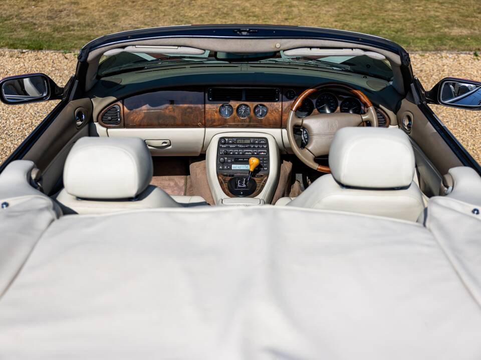 Immagine 30/42 di Jaguar XK8 4.0 (2001)