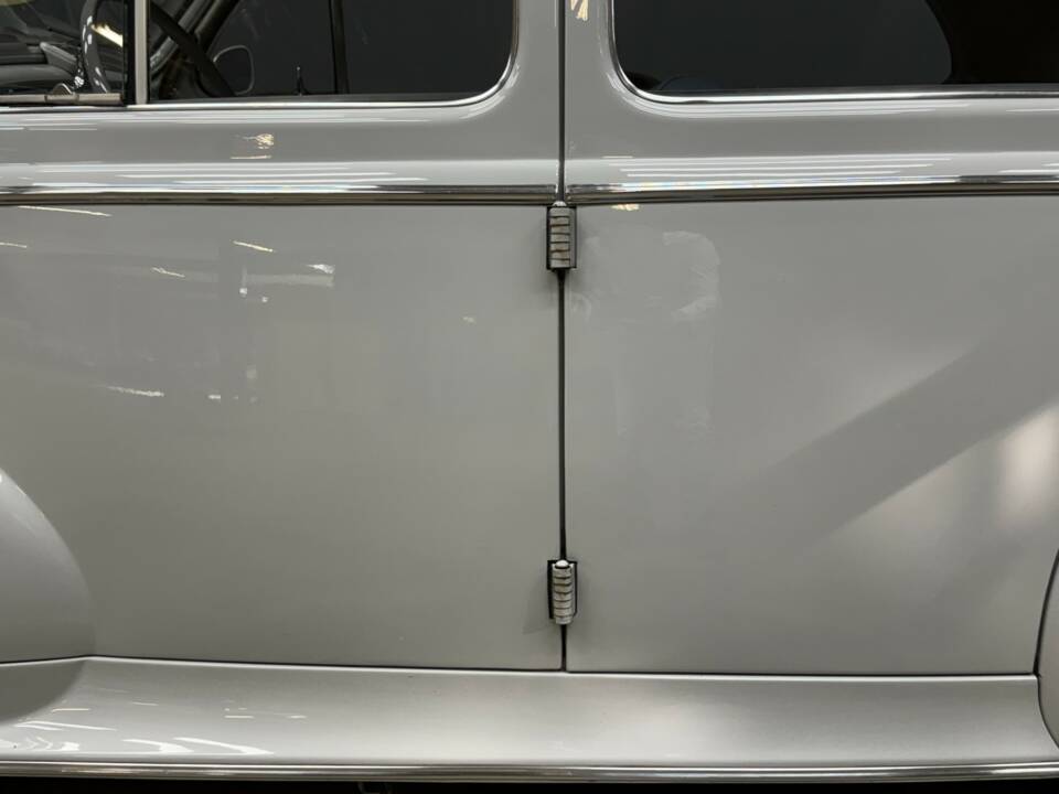 Bild 23/50 von Peugeot 203 C (1960)