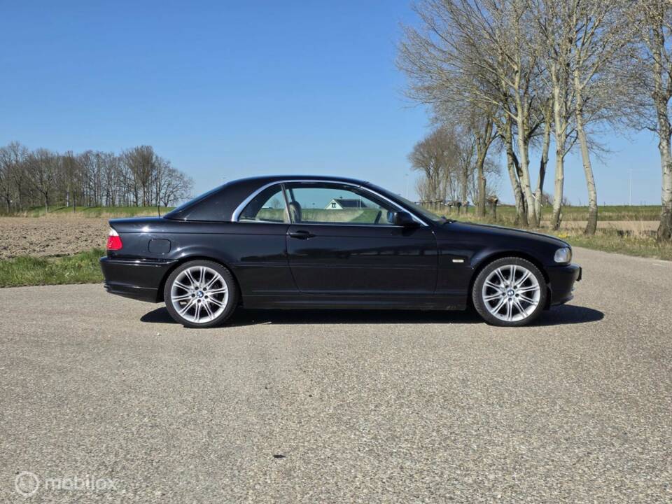 Image 21/38 of BMW 323Ci (2000)