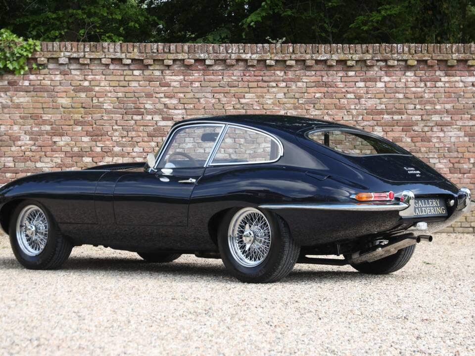 Imagen 2/50 de Jaguar E-Type 4.2 (1964)