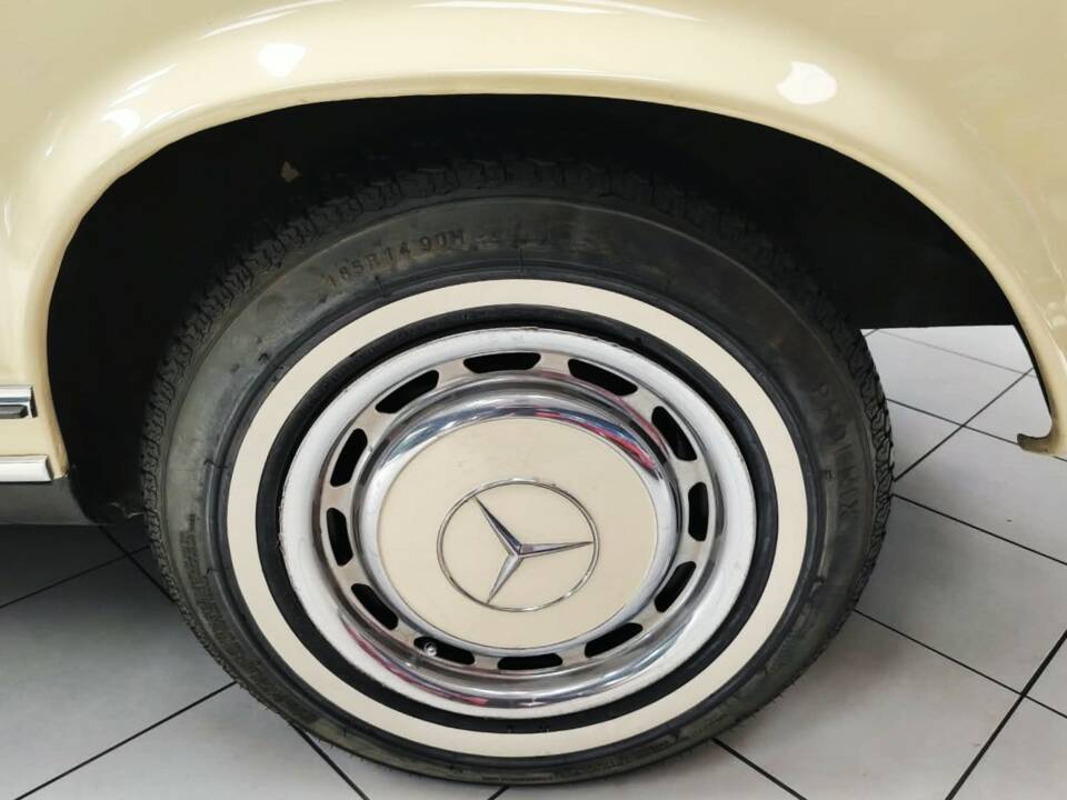 Image 25/58 of Mercedes-Benz 280 SL (1969)
