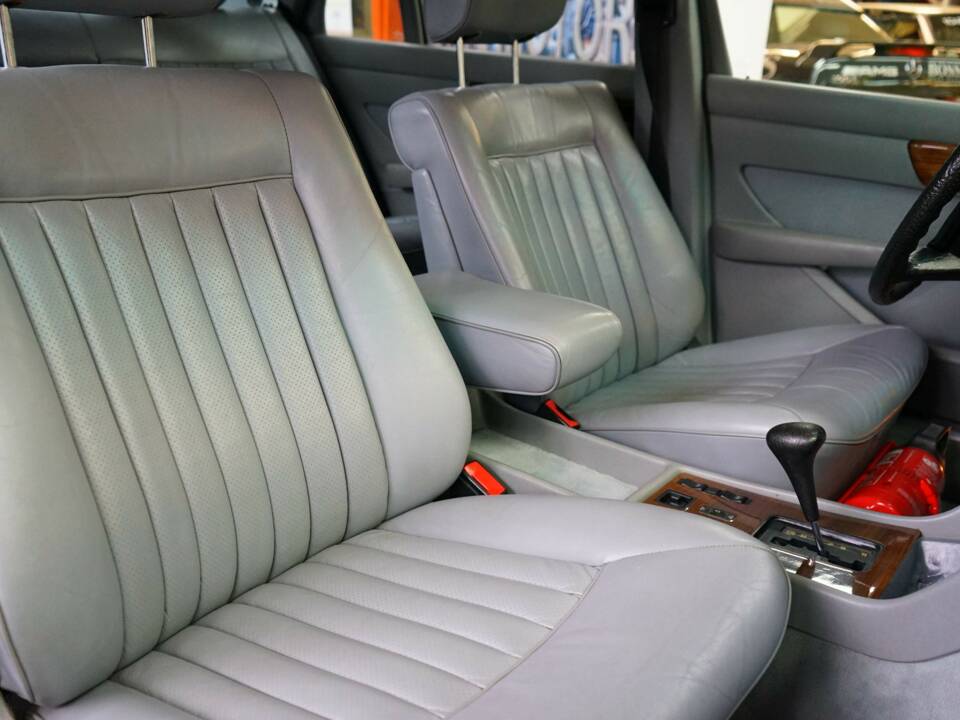 Immagine 23/42 di Mercedes-Benz 500 SEL (1982)