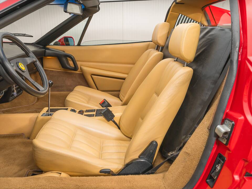 Bild 32/43 von Ferrari 328 GTS (1985)