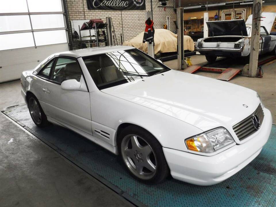 Imagen 44/48 de Mercedes-Benz SL 500 (2000)