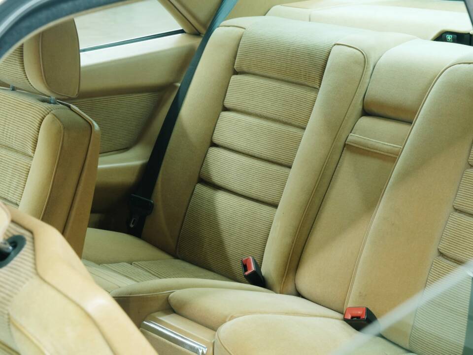 Bild 49/50 von Mercedes-Benz 380 SEC (1983)