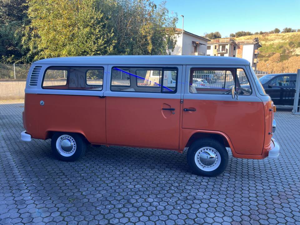 Afbeelding 6/25 van Volkswagen T2b minibus (1974)