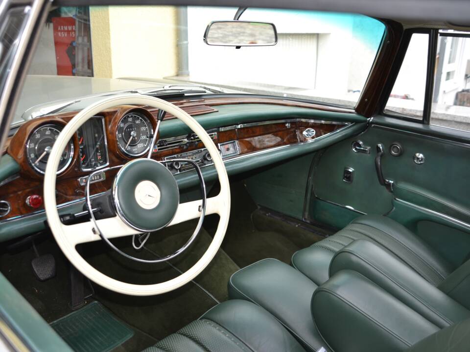 Image 15/18 of Mercedes-Benz 250 SE (1967)