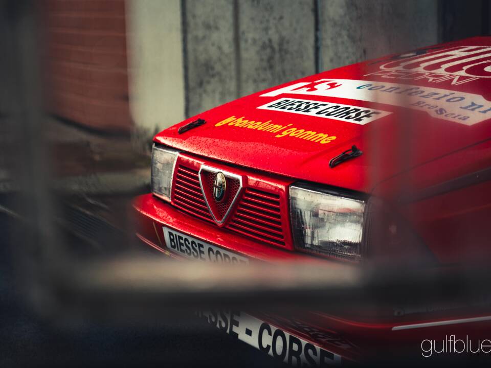 Afbeelding 25/52 van Alfa Romeo 75  2.5 V6 (1986)