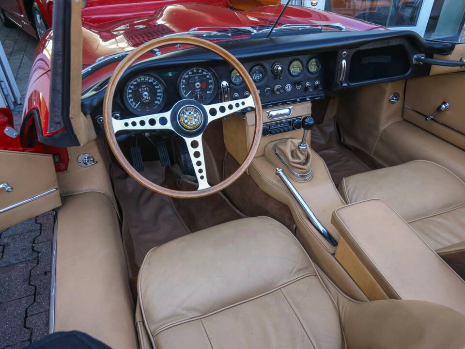 Image 38/50 de Jaguar Type E 3.8 (1964)
