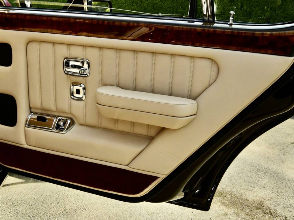Image 41/50 of Bentley Turbo RT (1997)