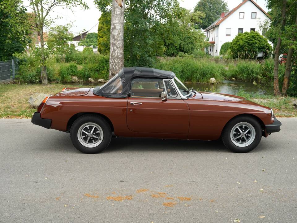 Image 8/100 of MG MGB (1978)