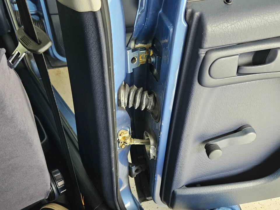 Bild 22/60 von Volkswagen Golf III 1.8 (1993)