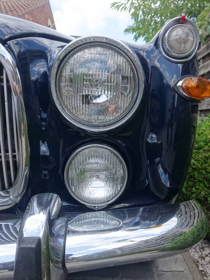 Image 28/28 of Rover 3.5 Litre Coupe (1973)