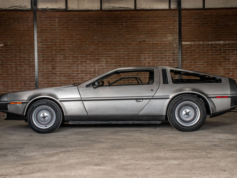 Image 5/66 of DeLorean DMC-12 (1981)