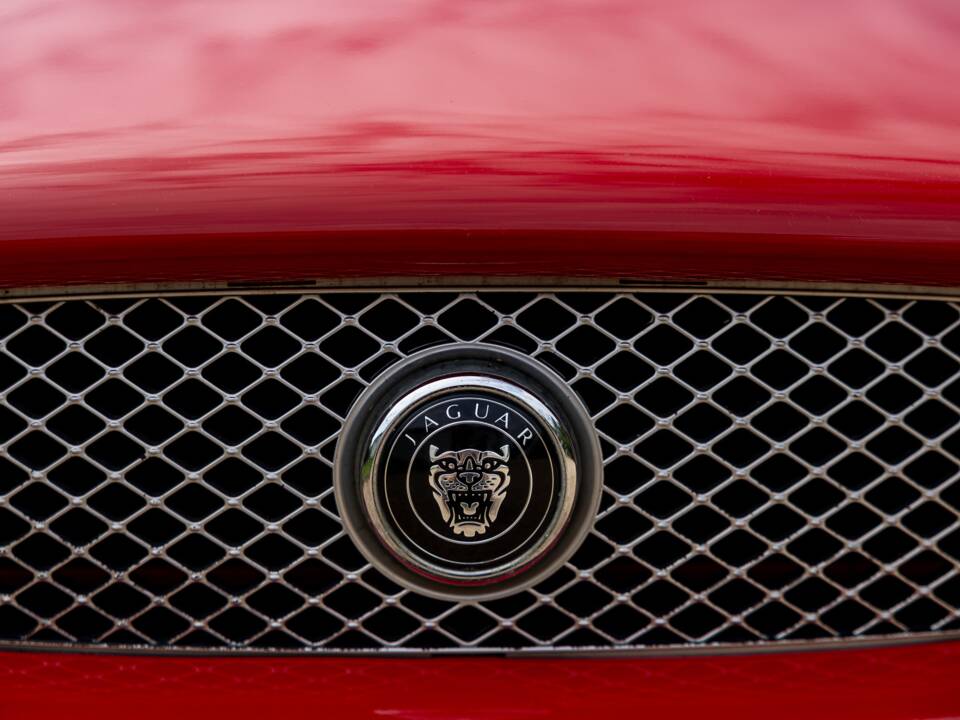 Image 17/50 of Jaguar XKR (2007)
