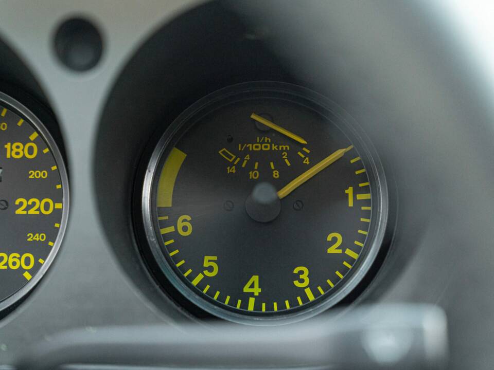 Bild 47/50 von Porsche 944 (1985)