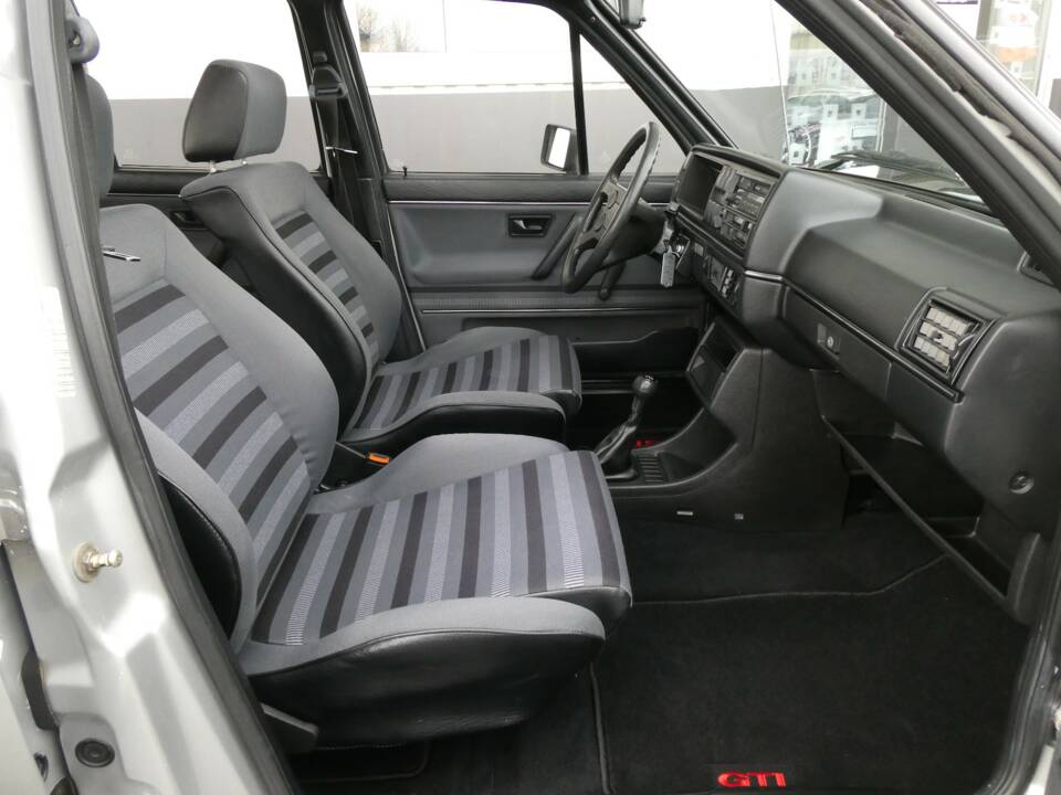 Image 13/23 of Volkswagen Golf Mk II GTi 1.8 (1988)