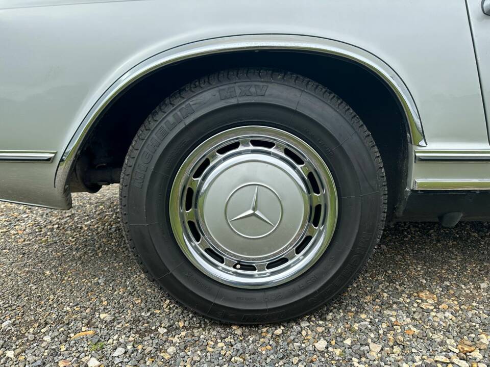 Immagine 36/49 di Mercedes-Benz 280 SL (1973)