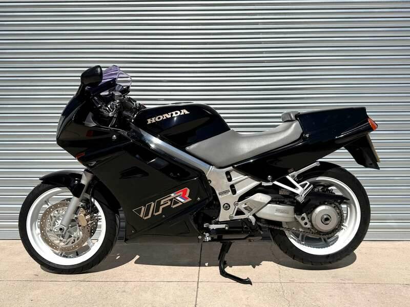 Image 2/44 de Honda VFR 750F (1991)