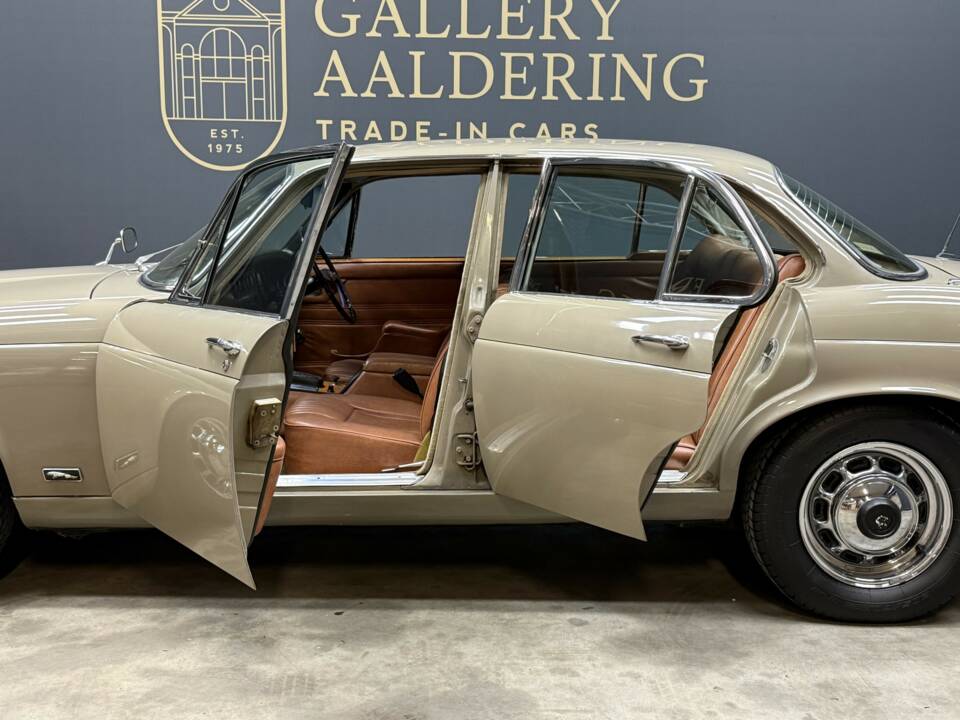 Bild 36/50 von Jaguar XJ 6 4.2 (1972)