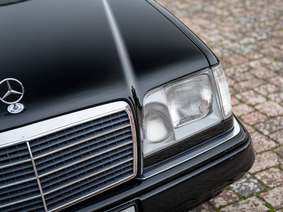 Image 6/83 de Mercedes-Benz E 220 (1996)