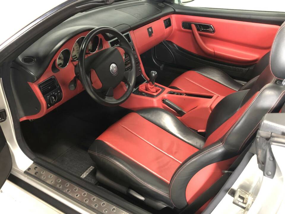 Image 2/24 de Mercedes-Benz SLK 230 Kompressor (1997)