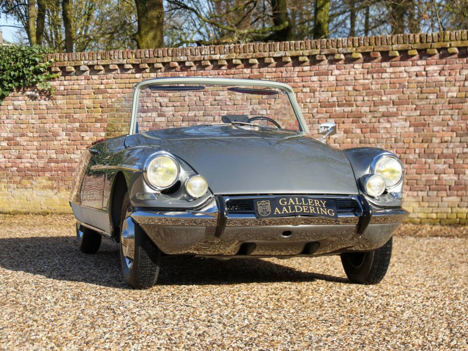 Image 29/50 of Citroën DS 21 Chapron (1963)