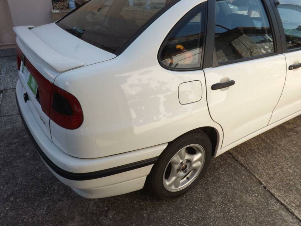 Afbeelding 50/50 van SEAT Cordoba 1.6i (1994)