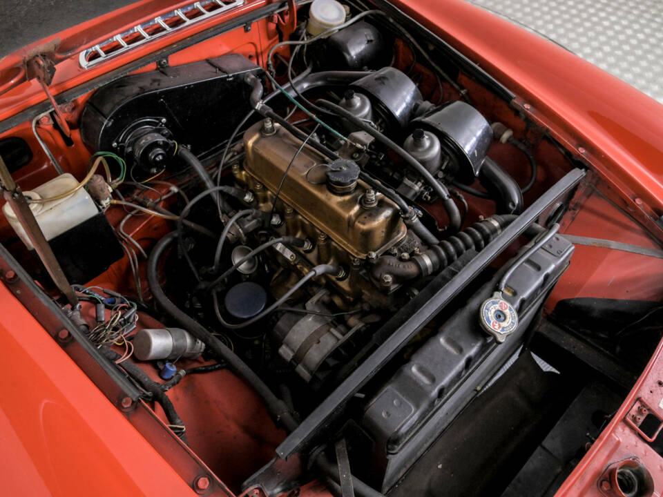 Image 38/50 of MG MGB (1976)