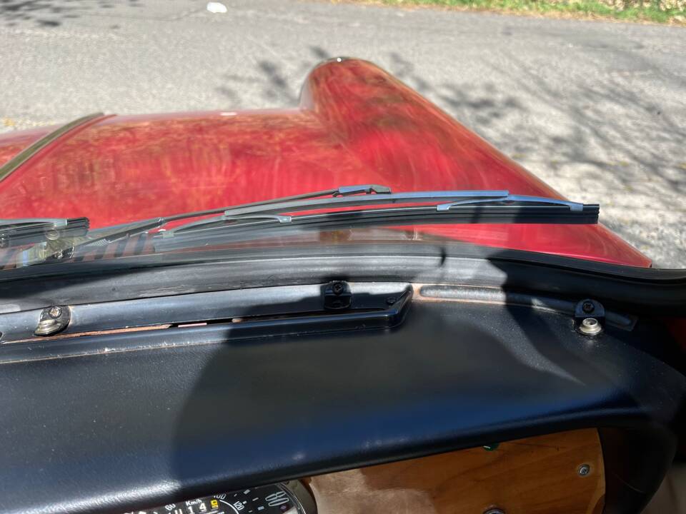 Image 33/50 of Triumph Herald 1200 (1965)