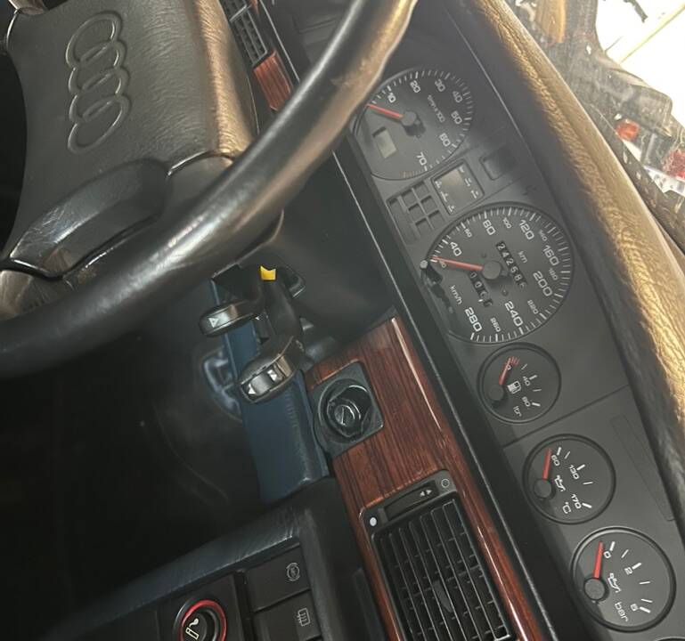 Bild 4/4 von Audi 200 Avant - 2.2 Turbo quattro (1989)