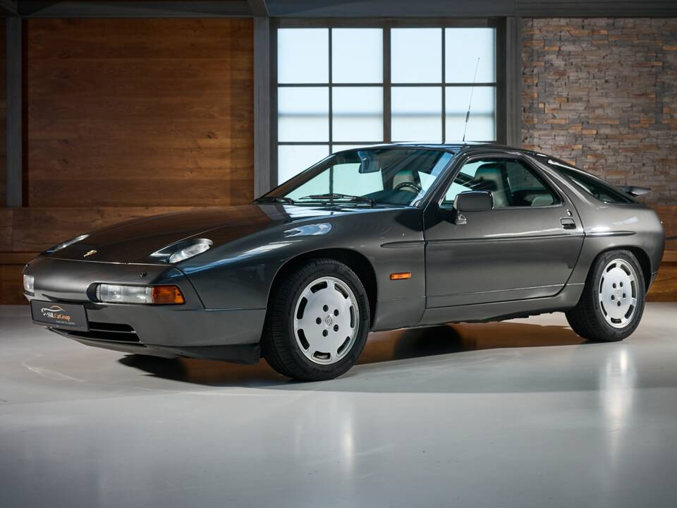 Afbeelding 6/42 van Porsche 928 S4 (1989)