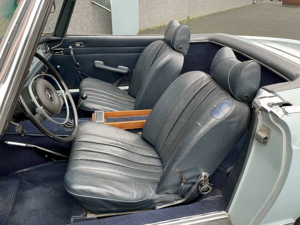 Image 22/36 of Mercedes-Benz 280 SL (1969)