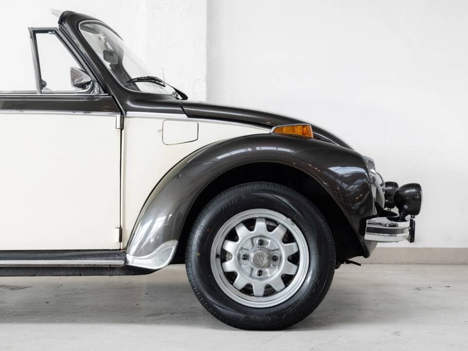 Bild 22/32 von Volkswagen Käfer 1303 LS (1978)