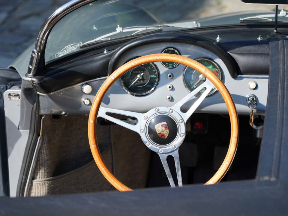 Immagine 2/15 di Porsche 356 1500 Speedster (1955)