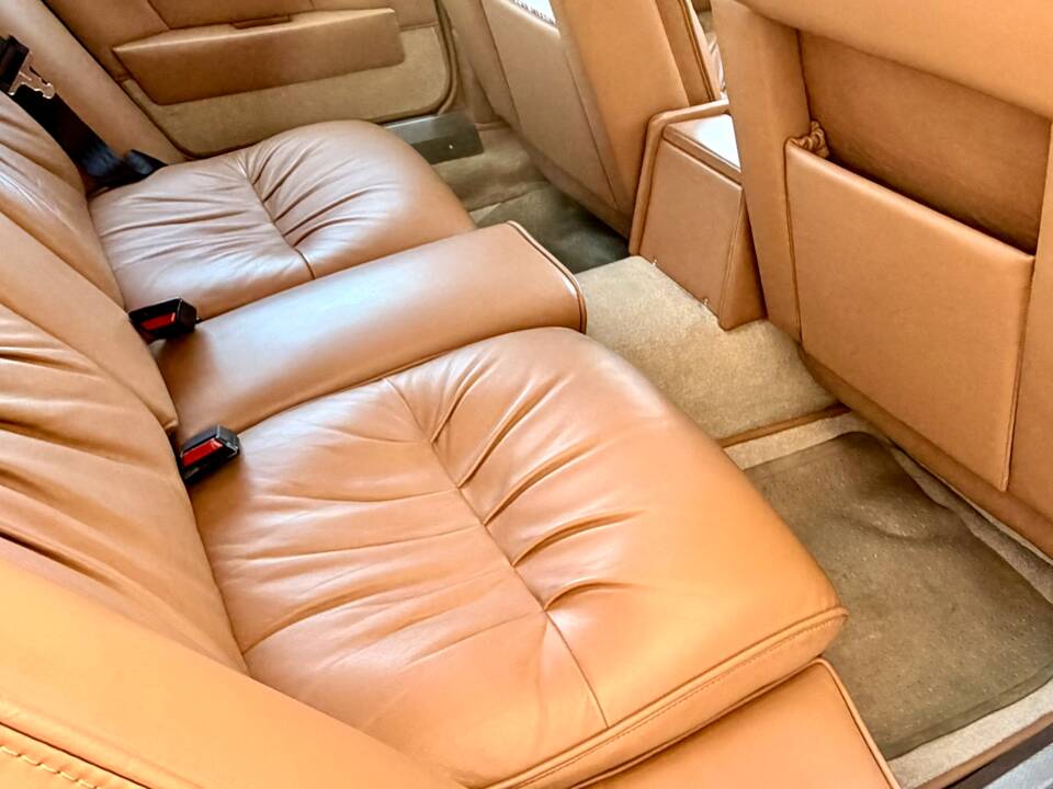 Image 11/18 of Aston Martin Lagonda (1982)