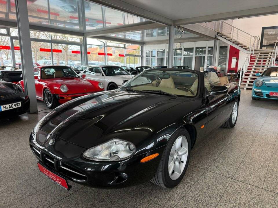 Image 26/34 of Jaguar XK8 4.0 (1997)