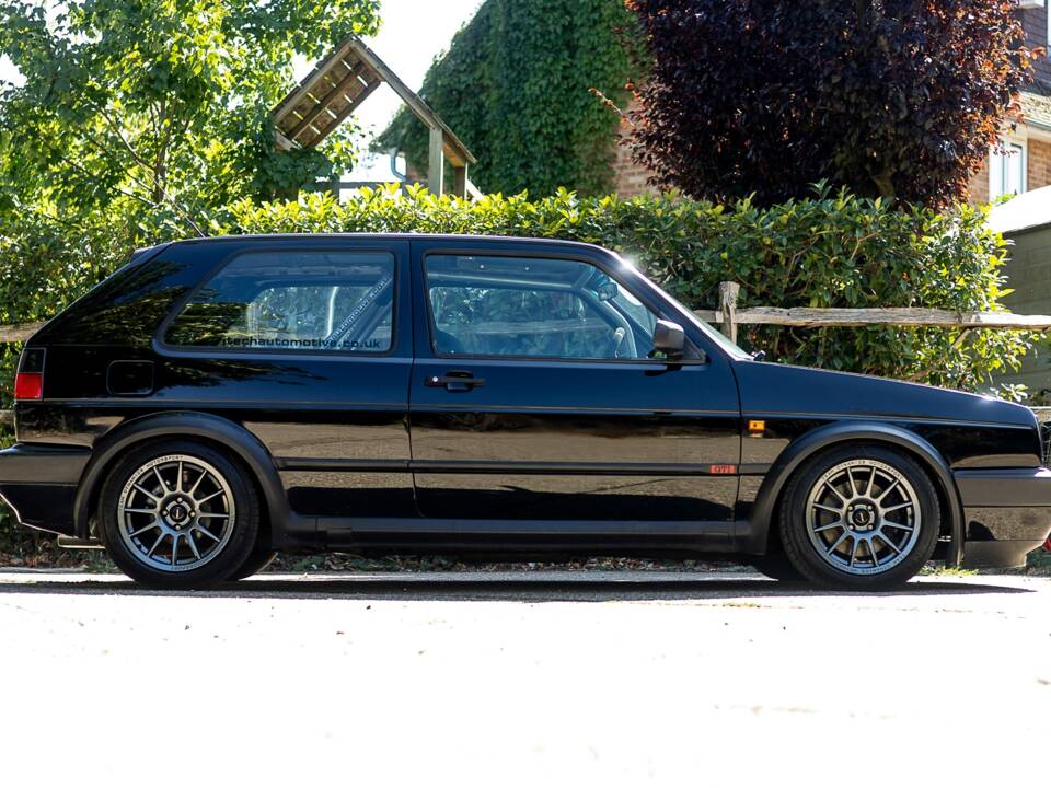 Bild 2/50 von Volkswagen Golf II GTi 1.8 (1991)
