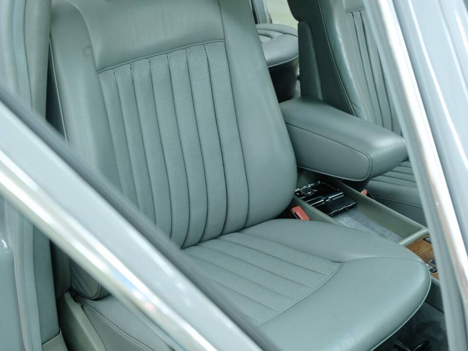Bild 26/50 von Mercedes-Benz 300 SEL (1986)