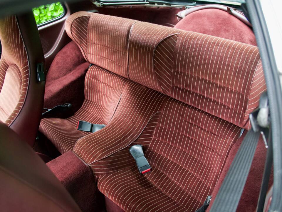 Image 15/24 of Porsche 944 Turbo (1988)