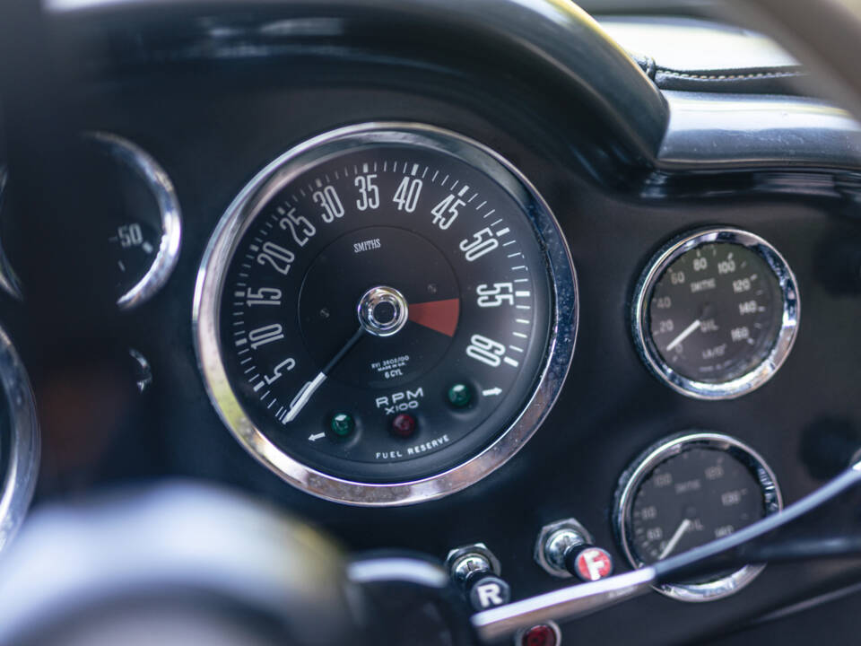 Bild 16/50 von Aston Martin DB 6 Vantage (1970)