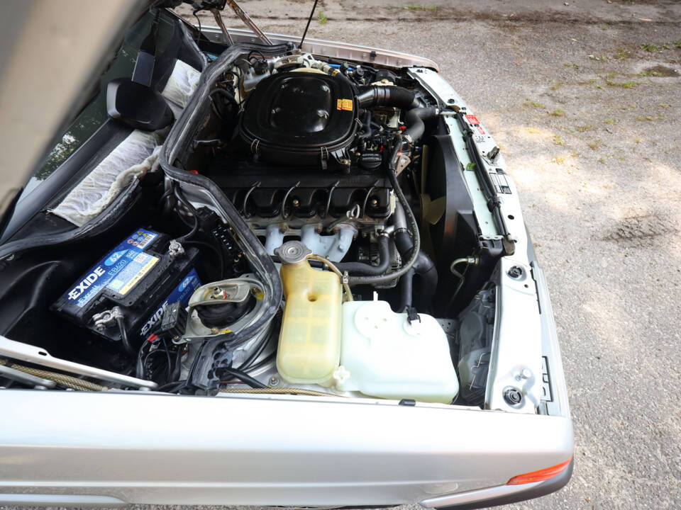 Immagine 22/100 di Mercedes-Benz 190 E 2.3 (1992)