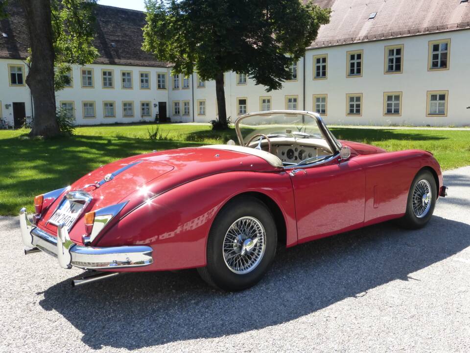 Image 17/174 of Jaguar XK 150 3.4 S OTS (1958)