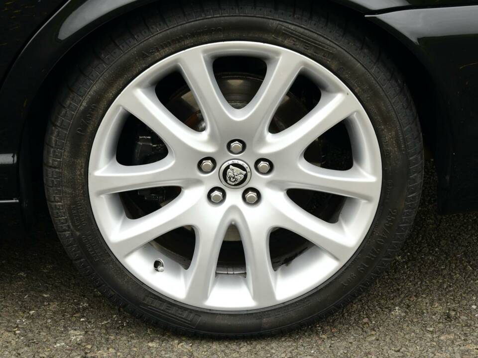 Image 27/50 of Jaguar XJ 8 4.2 (2008)