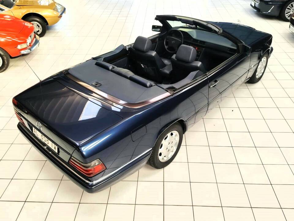 Afbeelding 4/40 van Mercedes-Benz E 200 (1996)