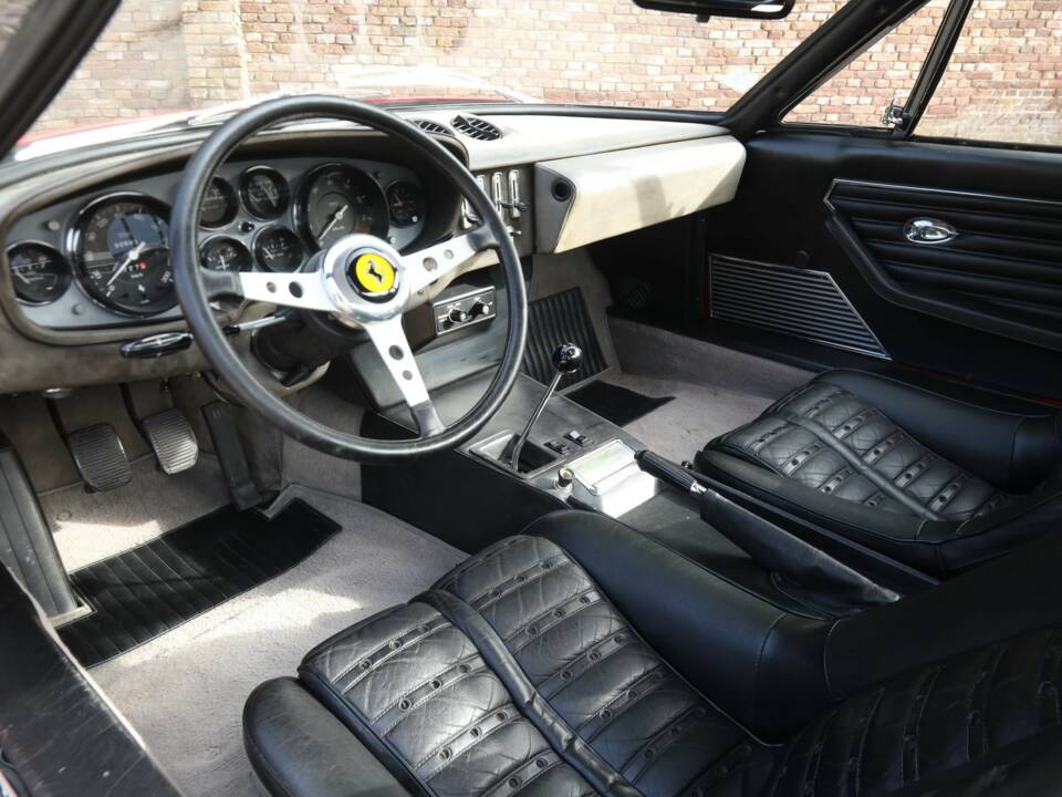Afbeelding 46/50 van Ferrari 365 GTB/4 Daytona (1973)