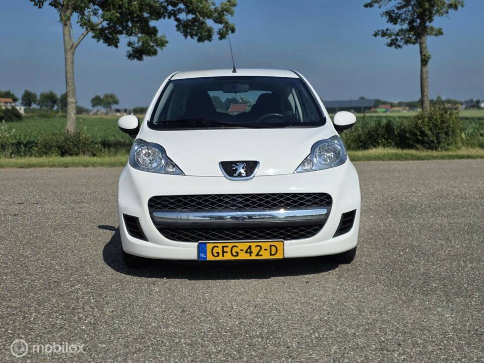 Image 11/32 of Peugeot 107 (2009)