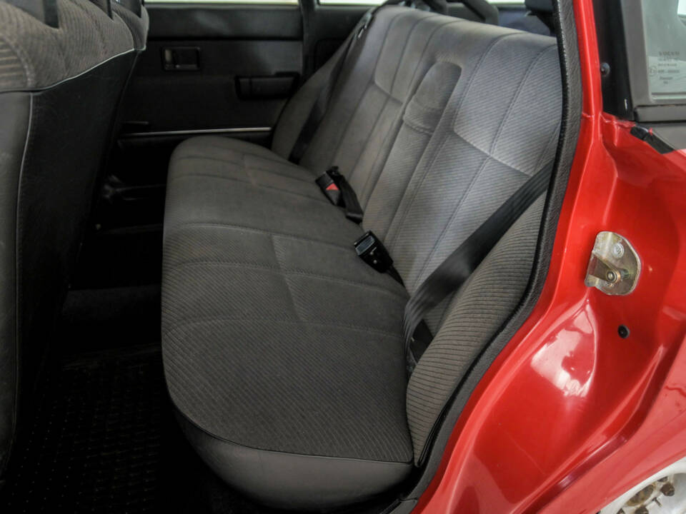 Image 34/50 of Volvo 240 (1987)