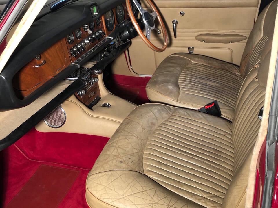 Image 8/22 of Daimler Sovereign 4.2 (1969)